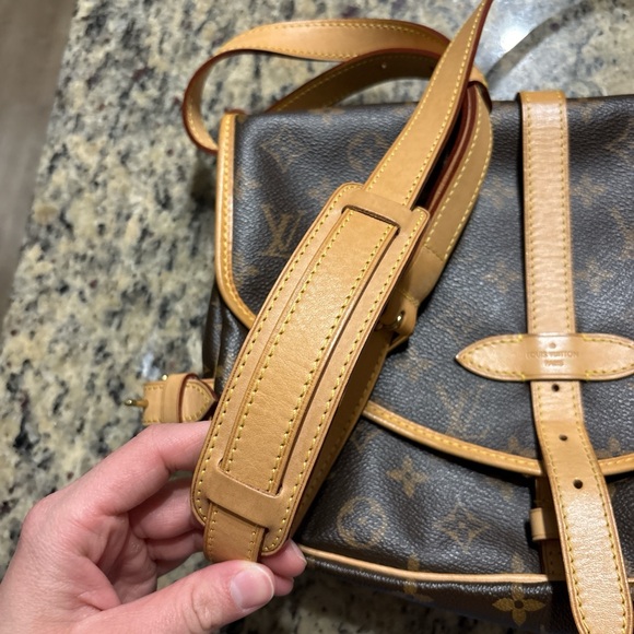 Louis Vuitton monogram Saumar 30 crossbody bag - Picture 3 of 4